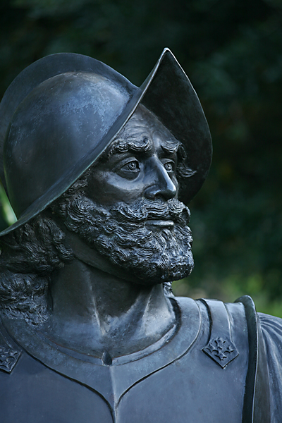 Cabeza de Vaca commemorative statue