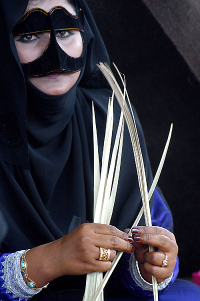 Omani textiles and lifeways